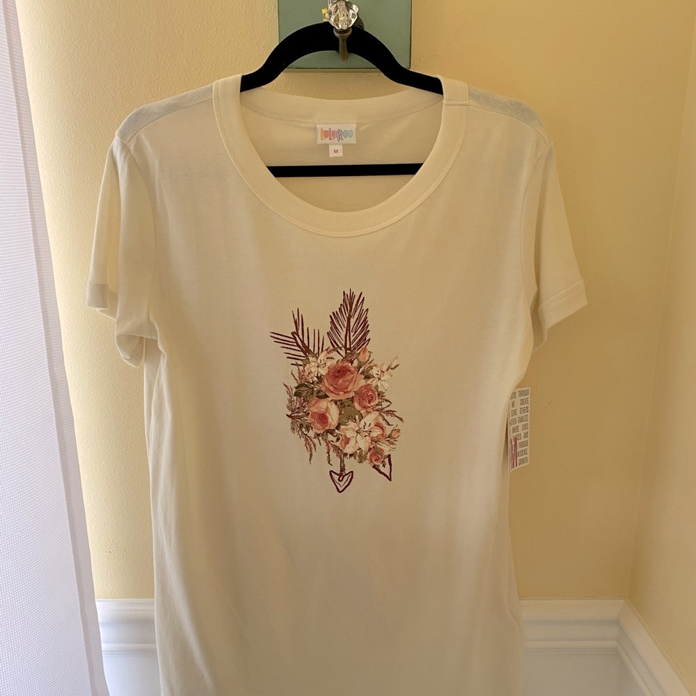 LuLaRoe Liv Tee. Size M